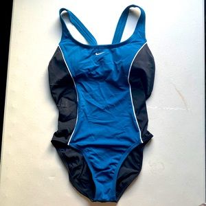 Nike One Piece Swimsuit Women’s